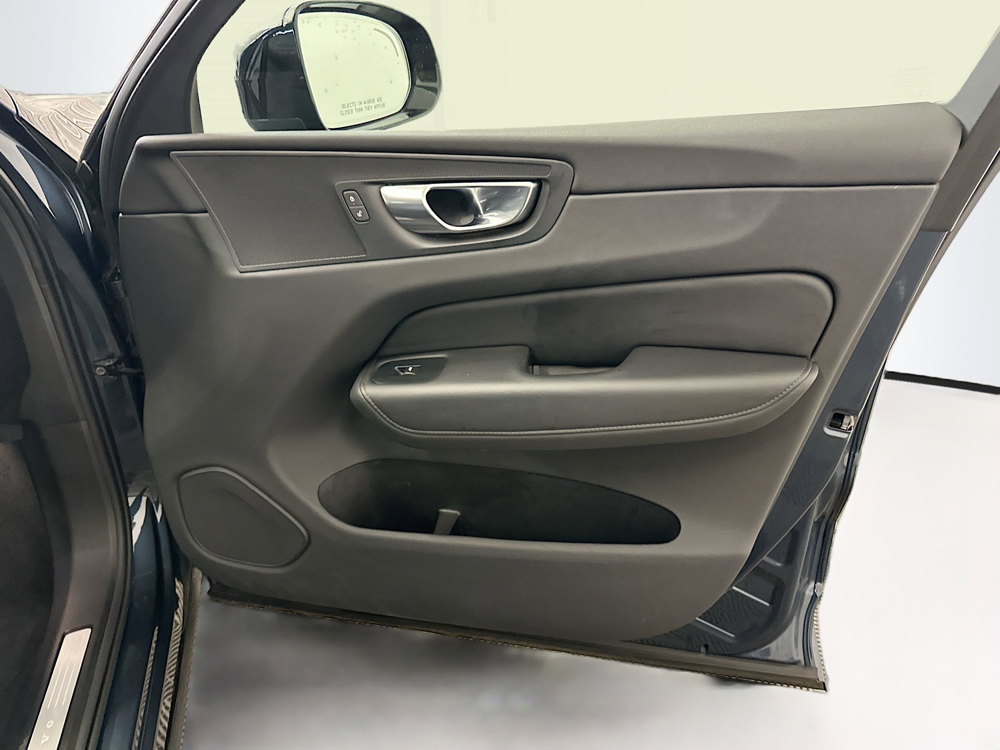 Used 2025 Volvo XC60 B5 Core image 35