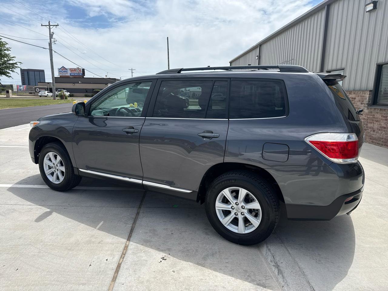 Used 2012 Toyota Highlander SE FWD image 16