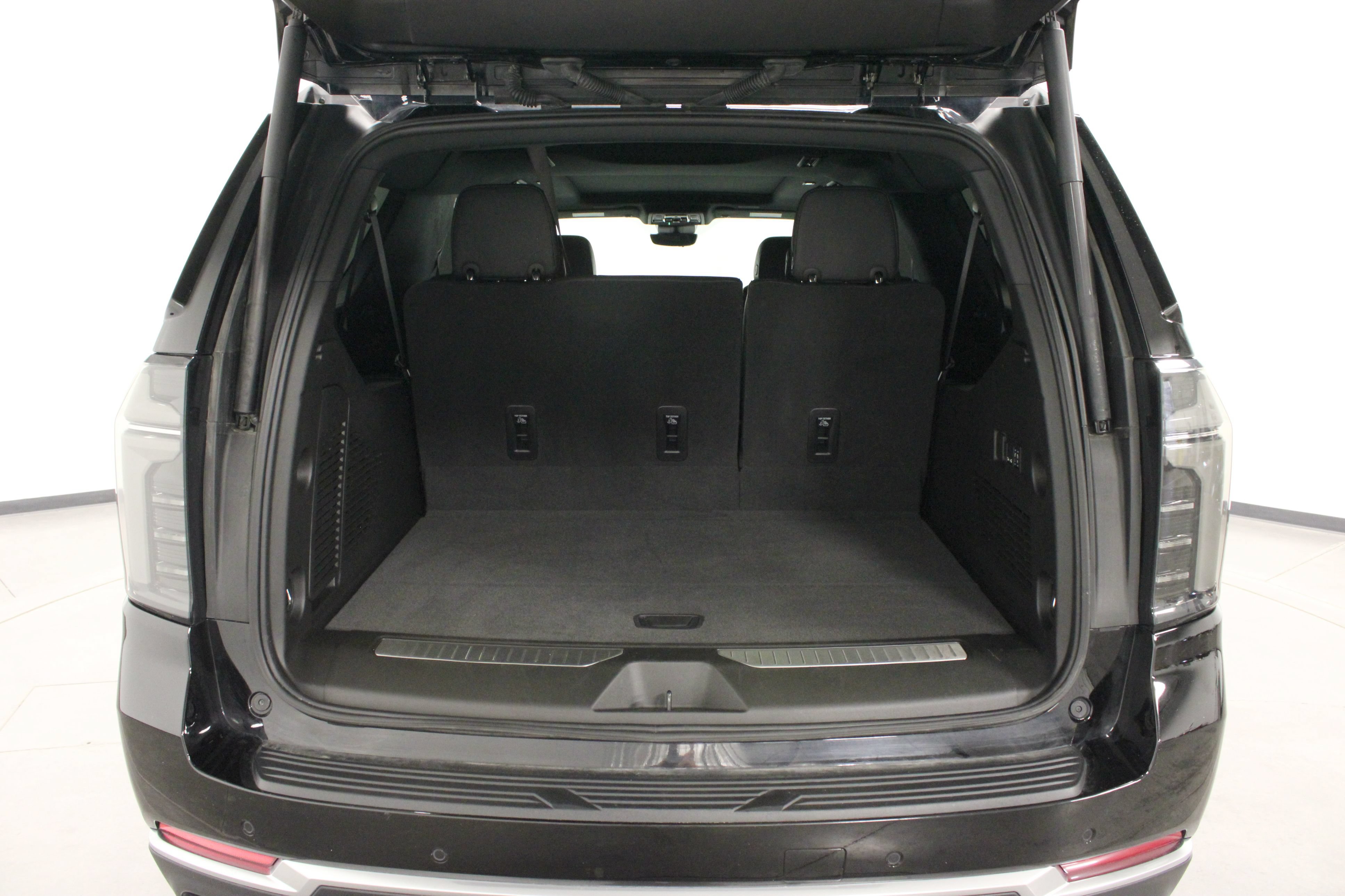 Used 2026 Chevrolet Suburban High Country w/ Sun And Tow Package AWD/4WD image 14