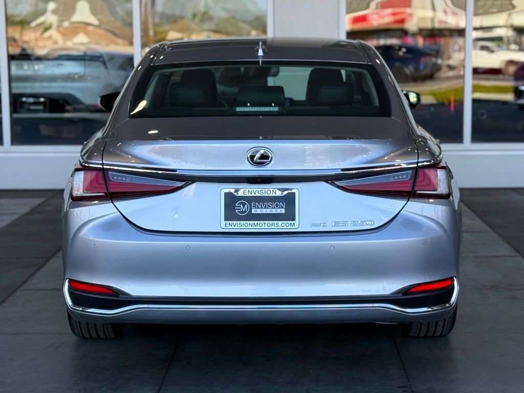 Used 2024 Lexus ES 250 w/ Premium Package image 11