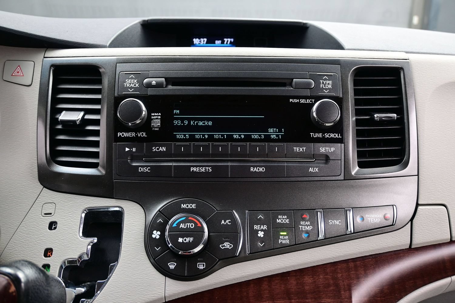 Used 2014 Toyota Sienna XLE FWD image 19