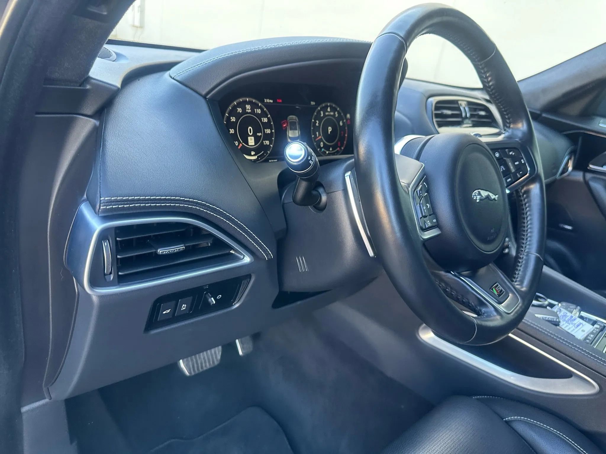 Used 2019 Jaguar F-PACE S AWD/4WD image 32