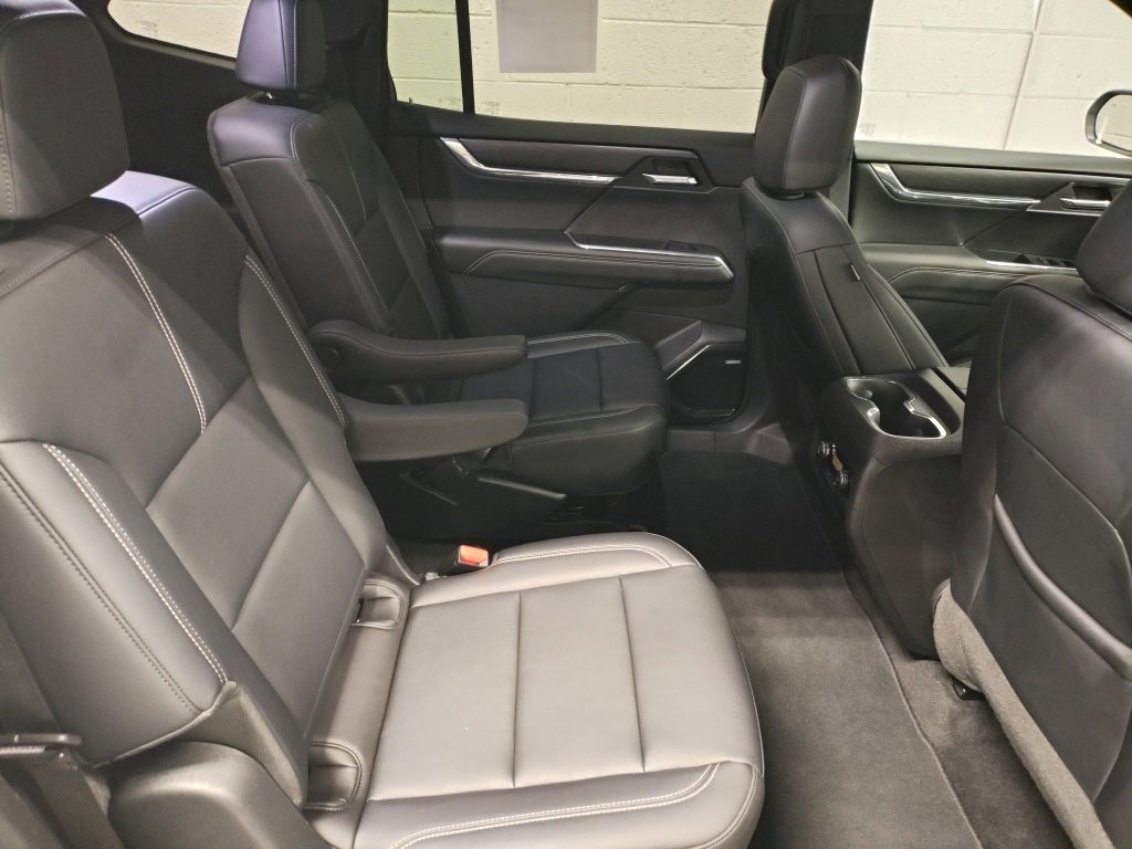 Used 2024 GMC Acadia Elevation w/ Black Edition image 12