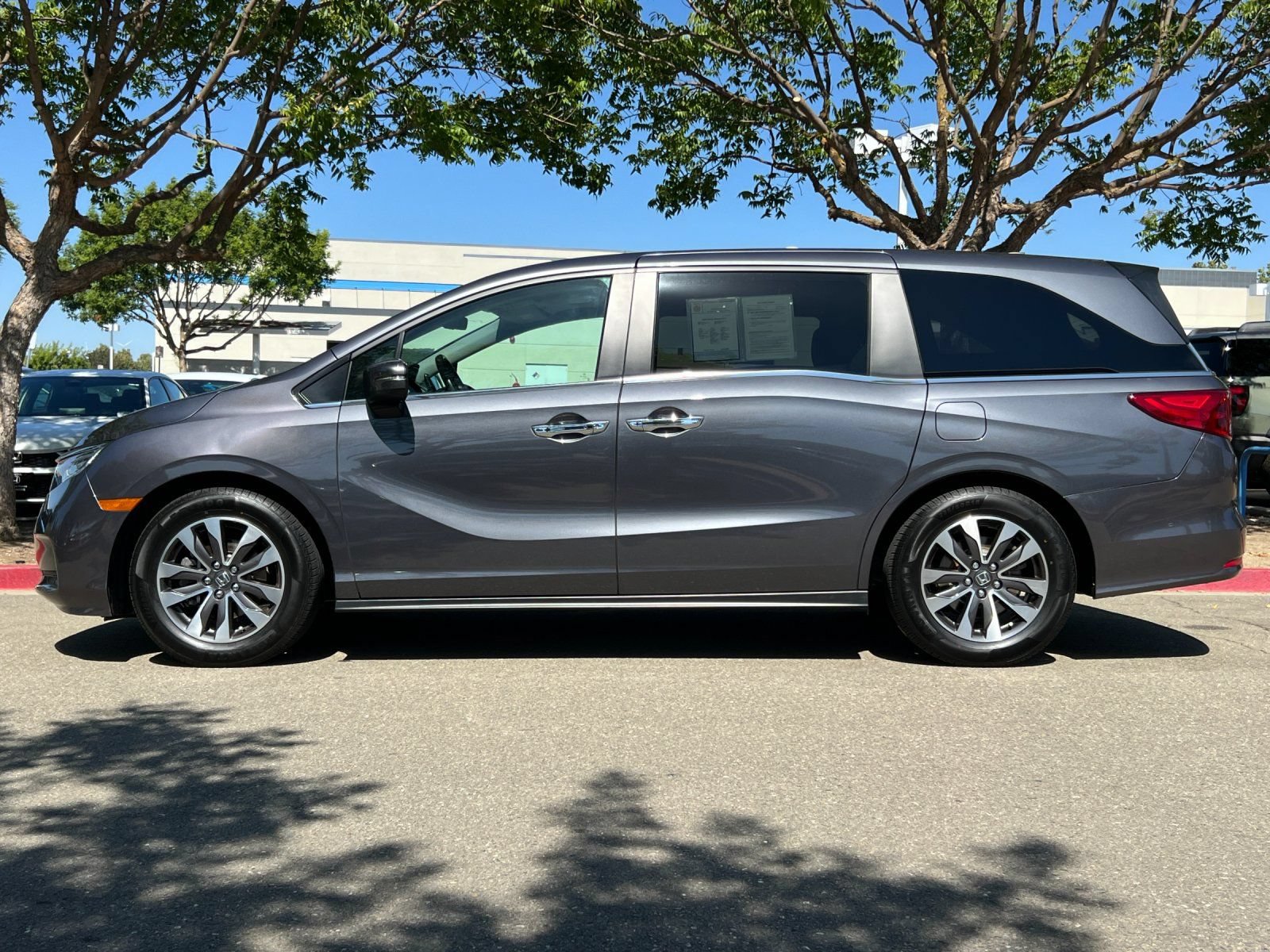 Used 2023 Honda Odyssey EX-L image 3