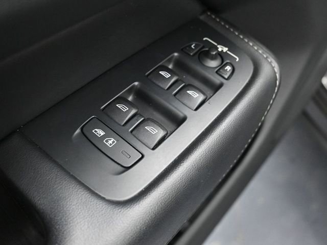 Used 2022 Volvo XC60 B5 Inscription w/ Advanced Package image 13