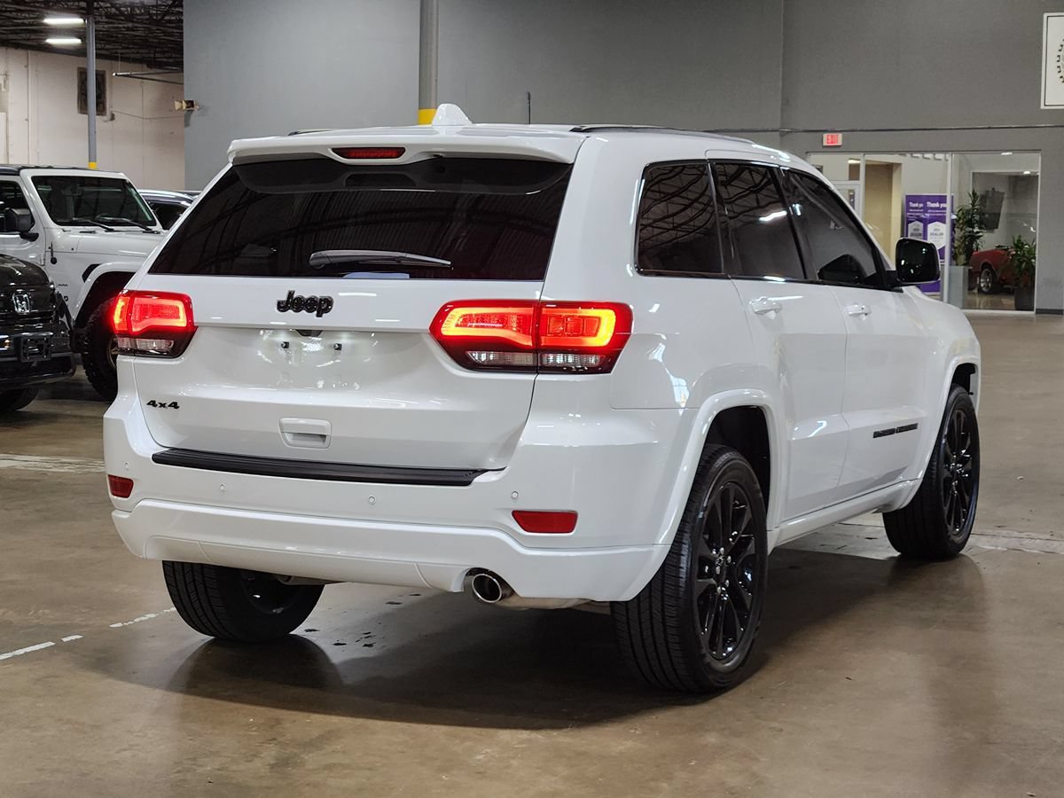 Used 2022 Jeep Grand Cherokee Laredo X AWD/4WD image 8