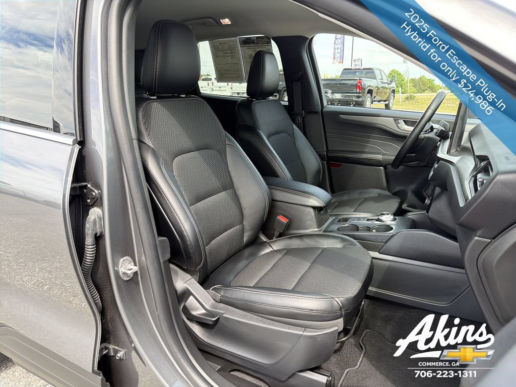 Used 2025 Ford Escape SE FWD image 20