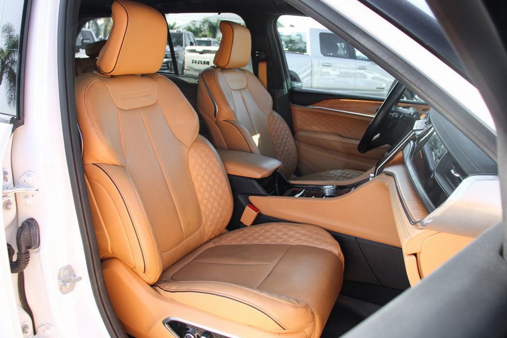 Used 2022 Jeep Grand Cherokee Summit AWD/4WD image 43