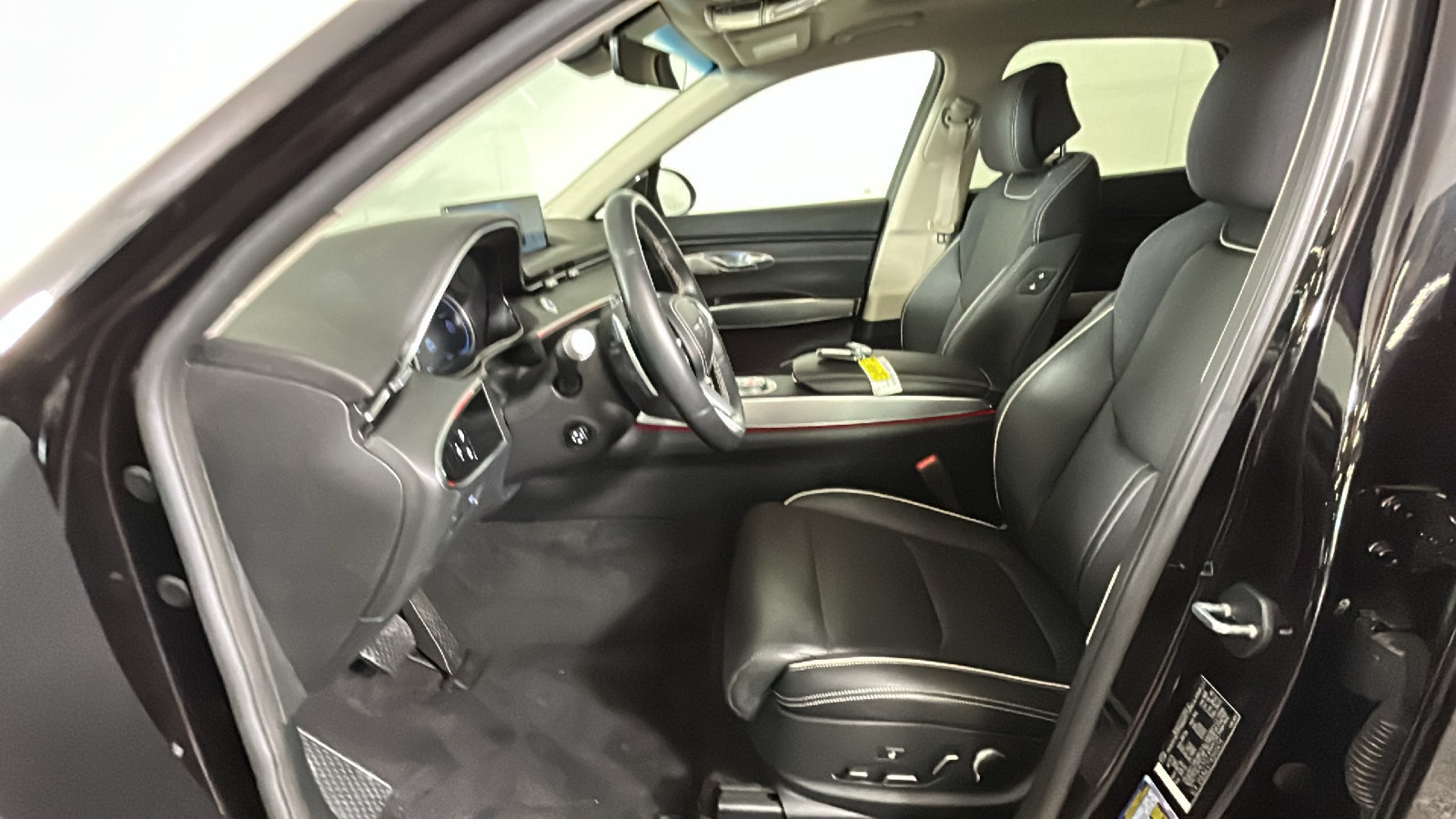 Used 2025 Genesis Electrified GV70 AWD/4WD image 14