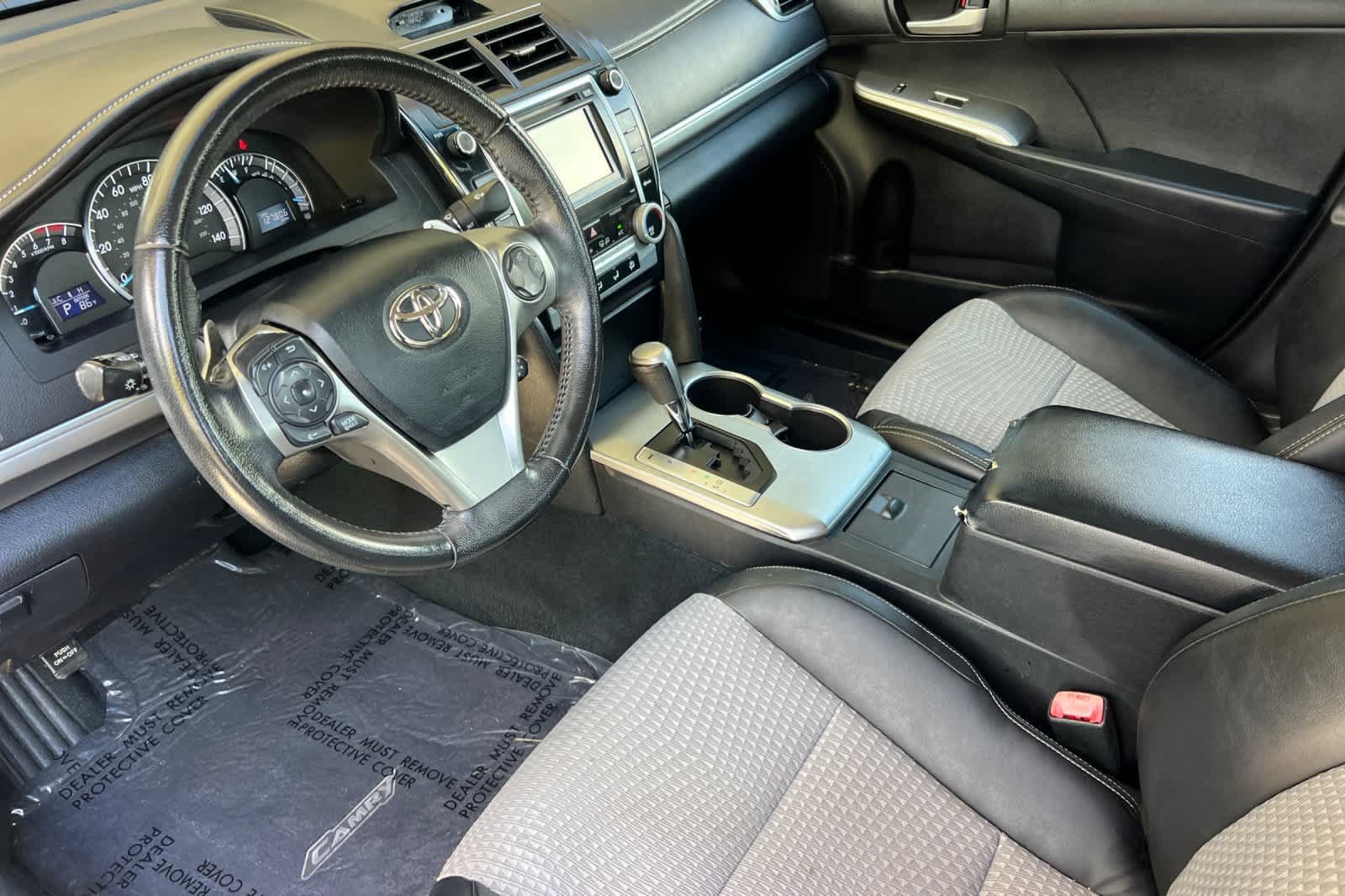 Used 2012 Toyota Camry SE FWD image 11