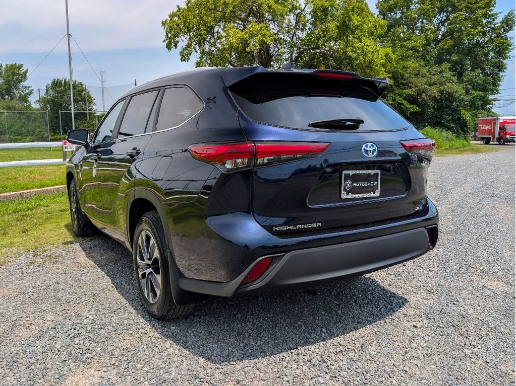 Used 2023 Toyota Highlander XLE AWD/4WD image 8