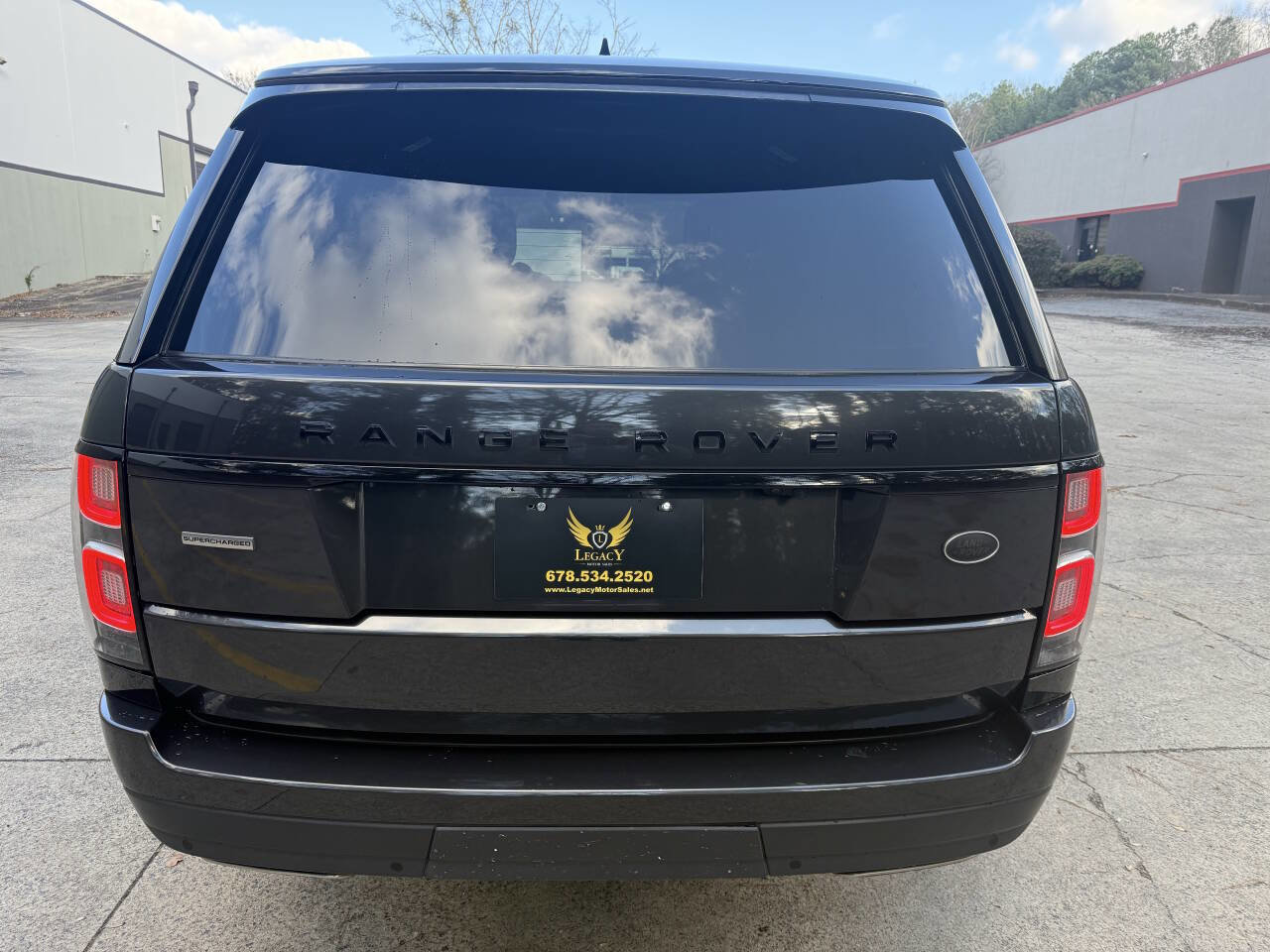 Used 2018 Land Rover Range Rover Supercharged image 4