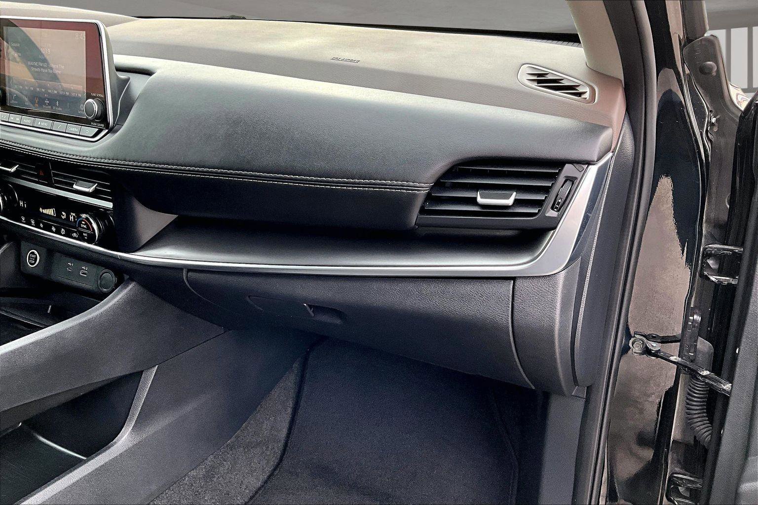 Used 2023 Nissan Rogue SV image 18