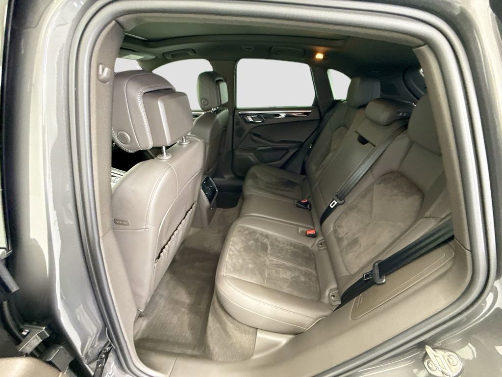 Used 2015 Porsche Macan S AWD/4WD image 18