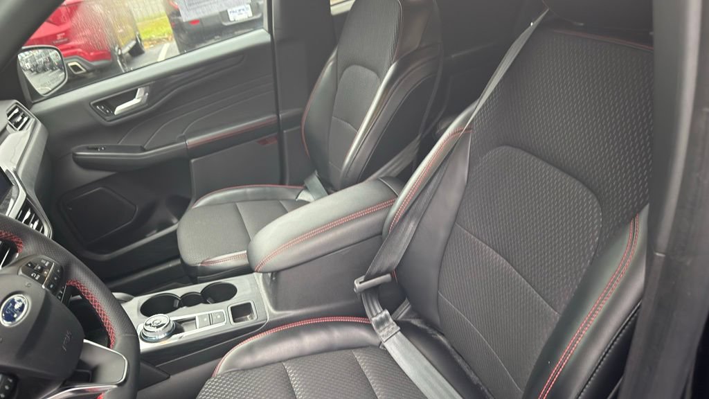 Used 2024 Ford Escape ST-Line w/ Tech Pack #1 FWD image 11