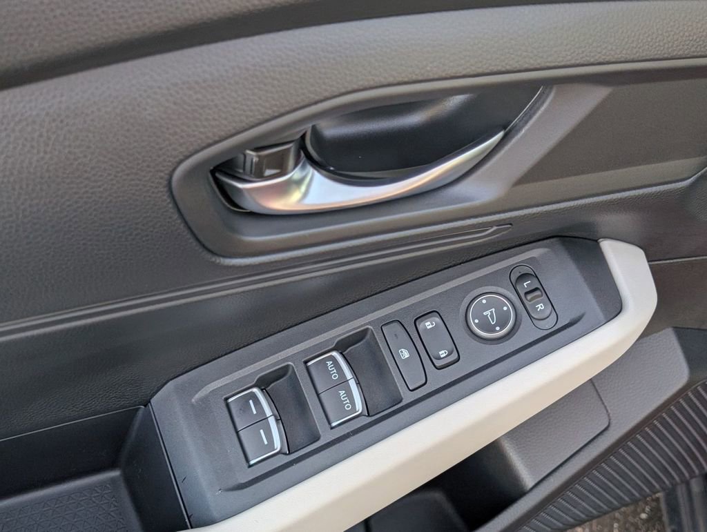 Used 2025 Honda Accord LX image 22