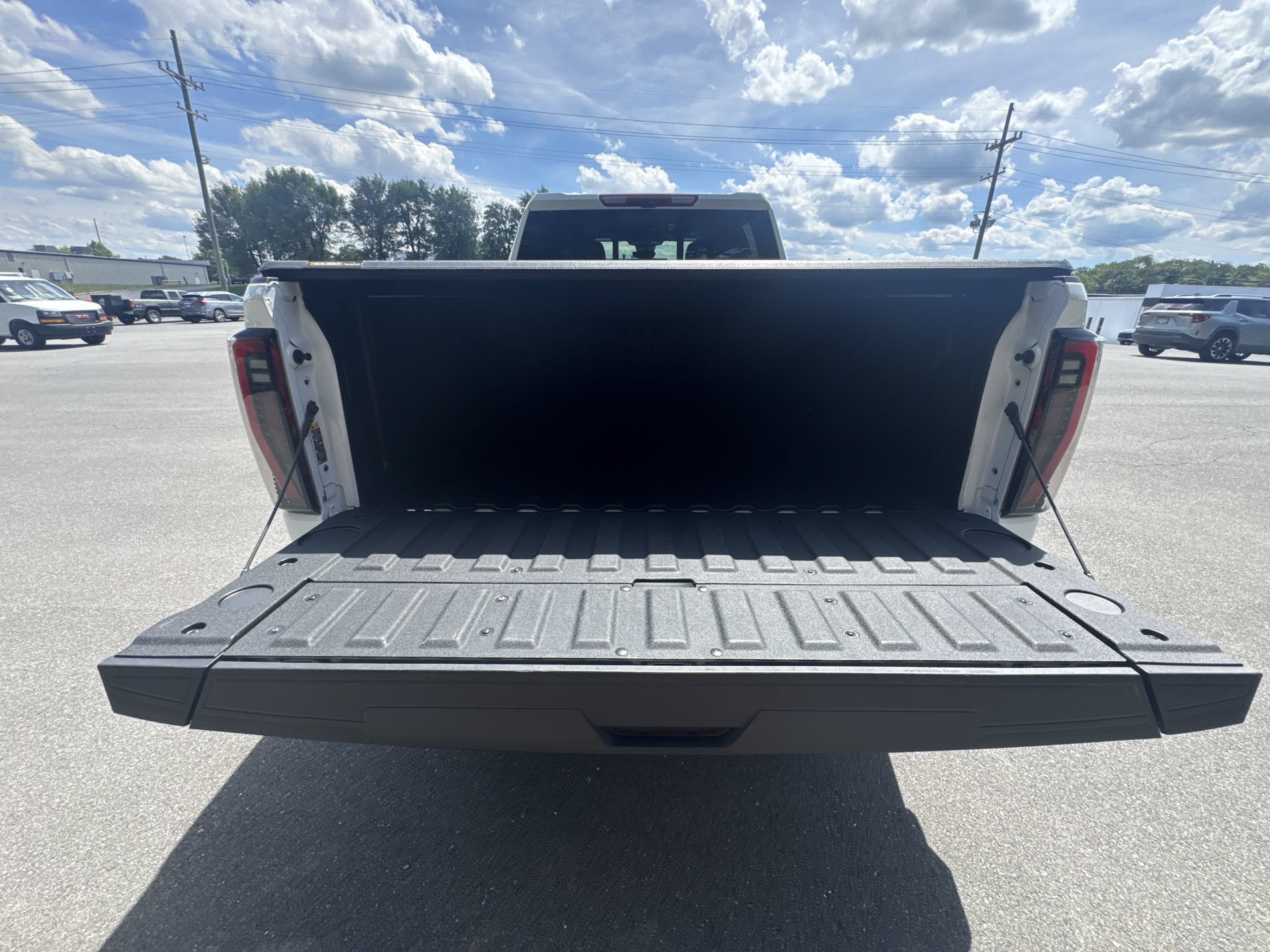 Used 2024 GMC Sierra 2500 AT4 w/ AT4 Premium Plus Package AWD/4WD image 21