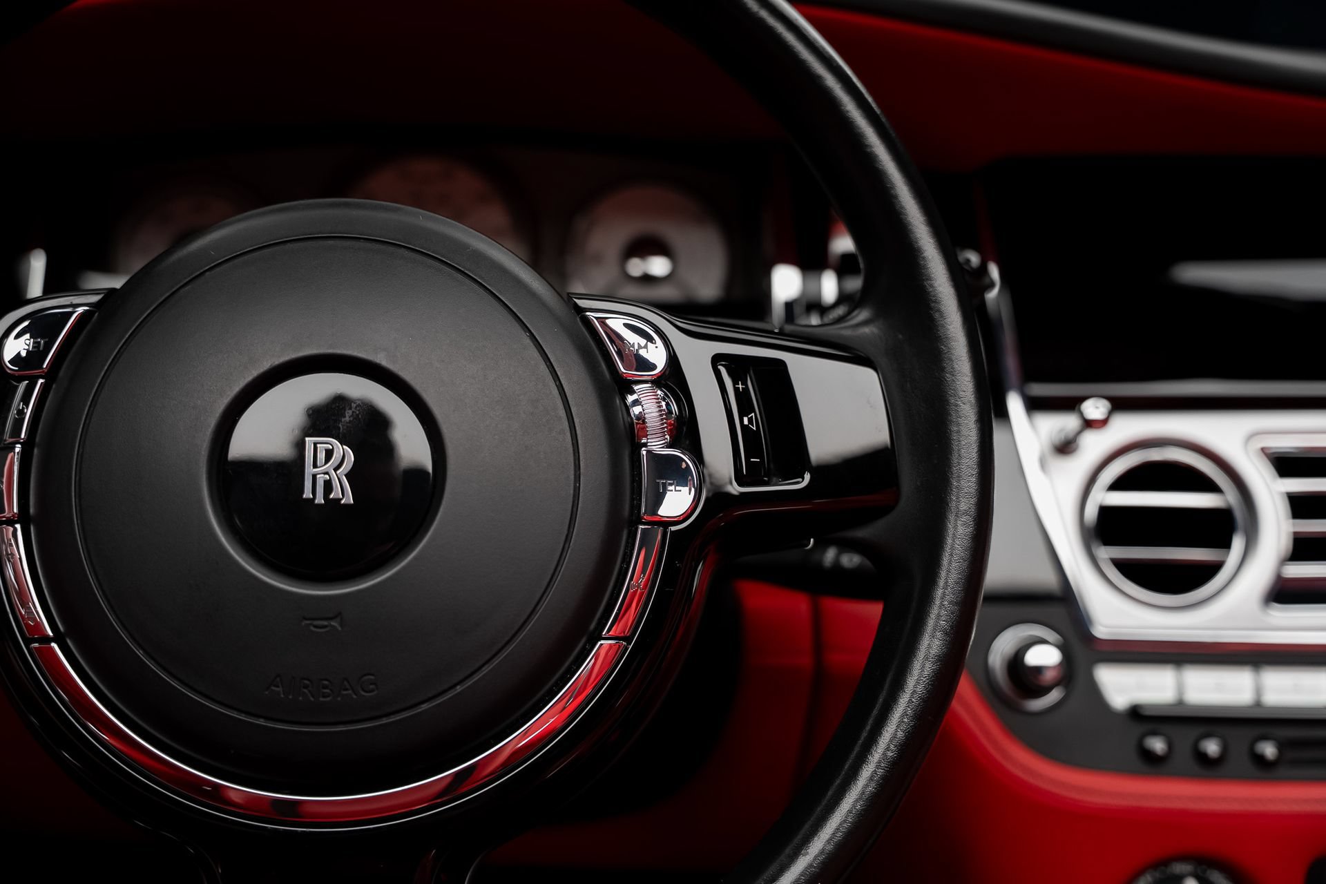 Used 2017 Rolls-Royce Dawn RWD image 47