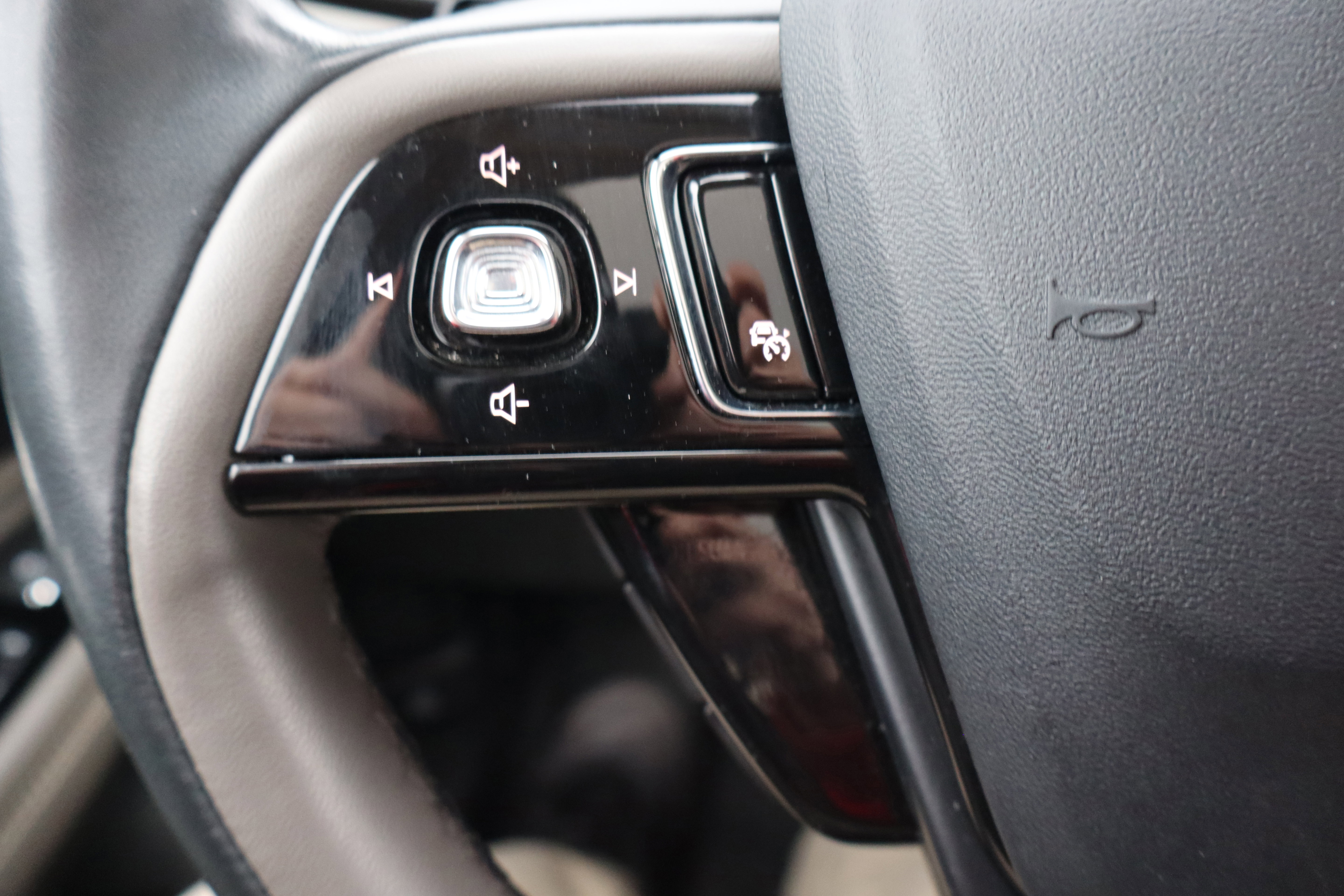 Used 2023 Lincoln Corsair Reserve w/ Equipment Group 202A image 16