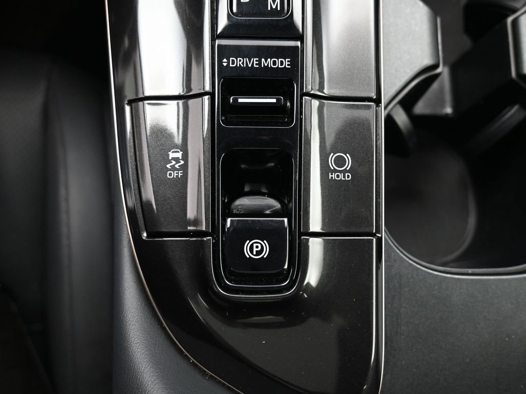 Certified 2024 Toyota Crown Platinum AWD/4WD image 27