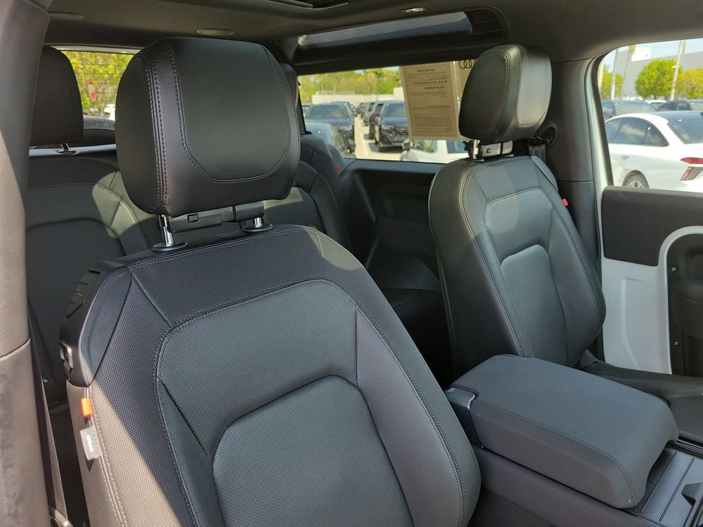 Used 2023 Land Rover Defender 90 X-Dynamic SE image 28