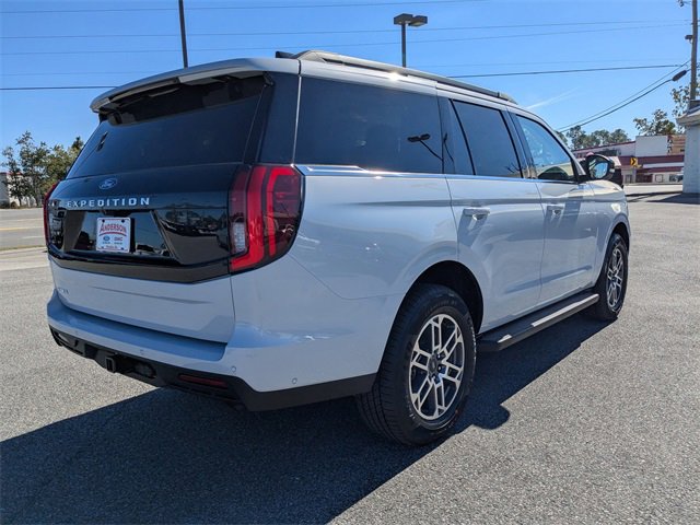 New 2025 Ford Expedition Active image 4
