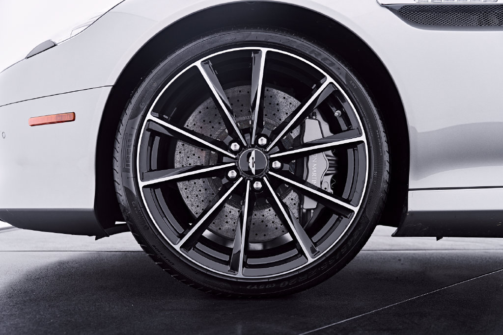Used 2016 Aston Martin DB9 GT RWD image 3