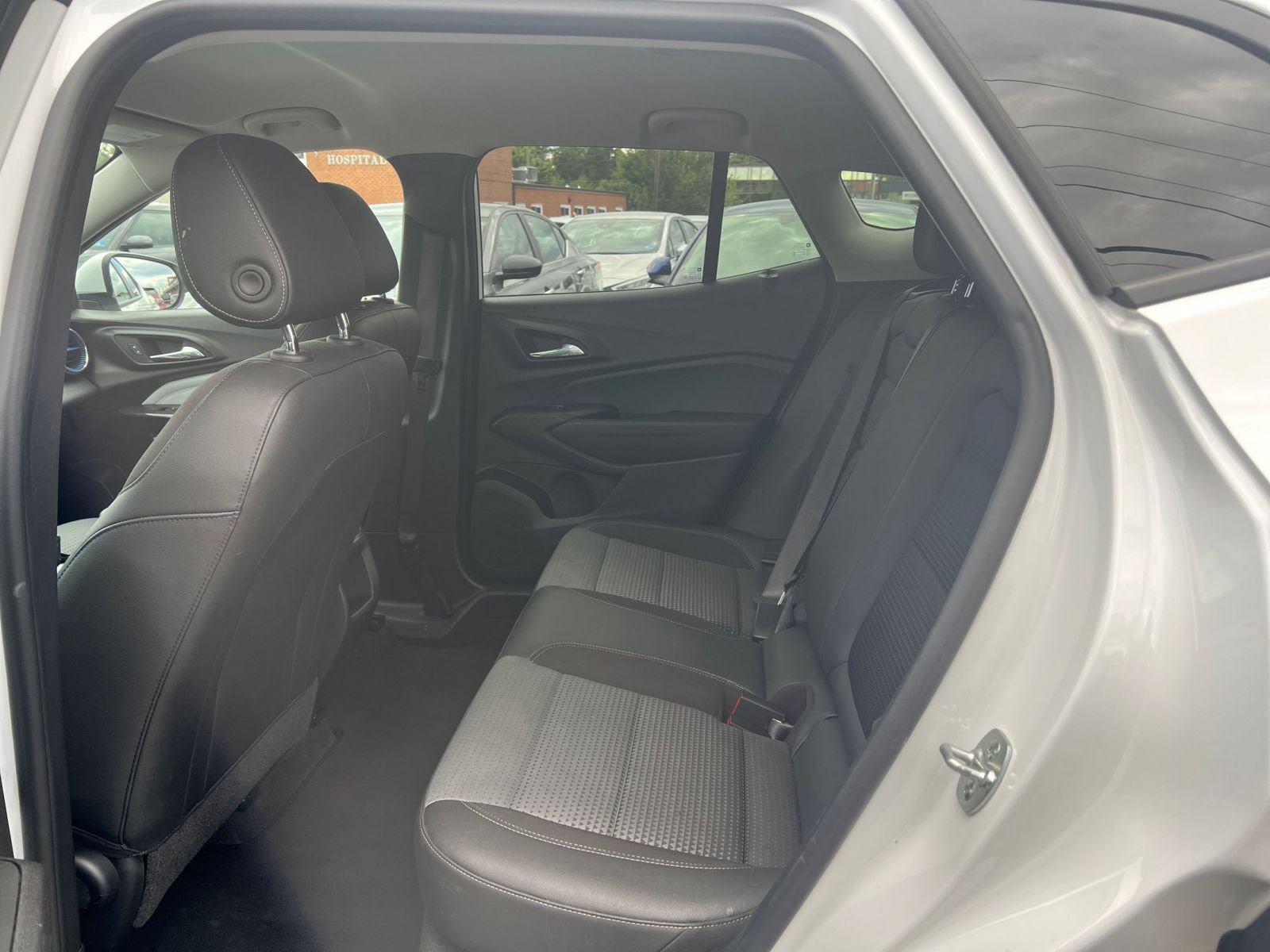 Used 2025 Chevrolet Trax LT FWD image 25