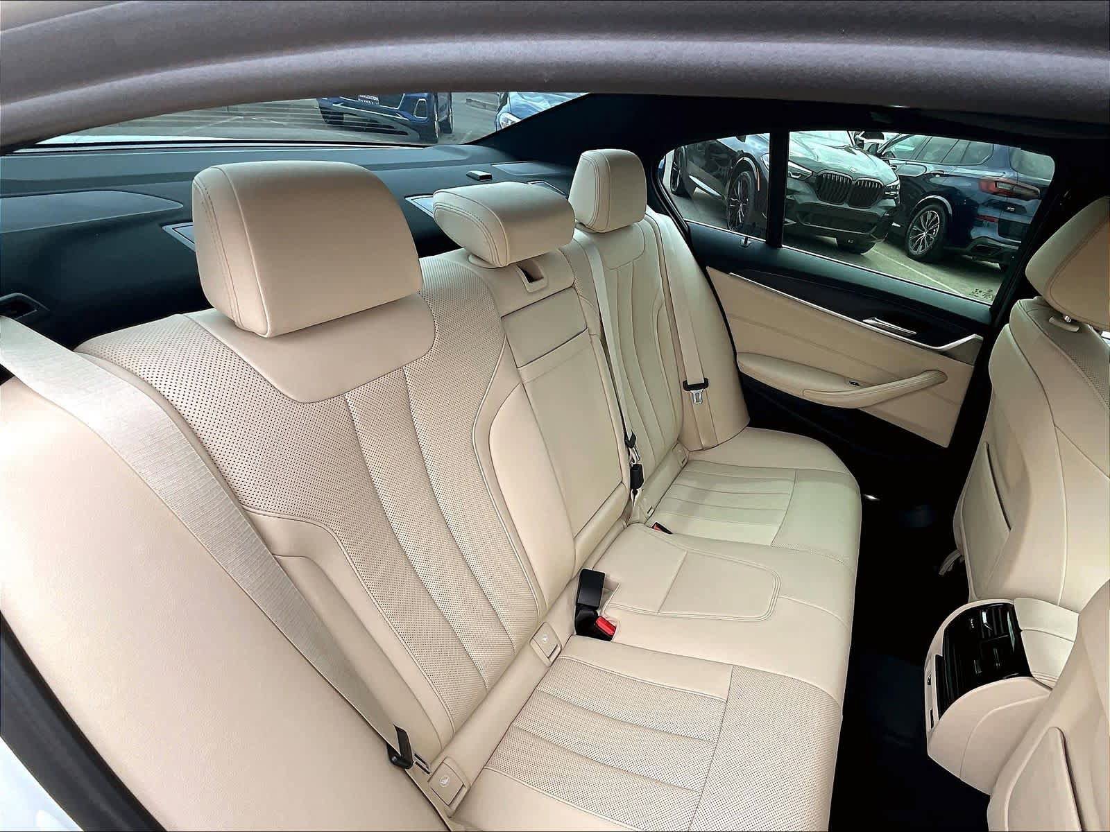 Used 2022 BMW 530e w/ Convenience Package RWD image 27