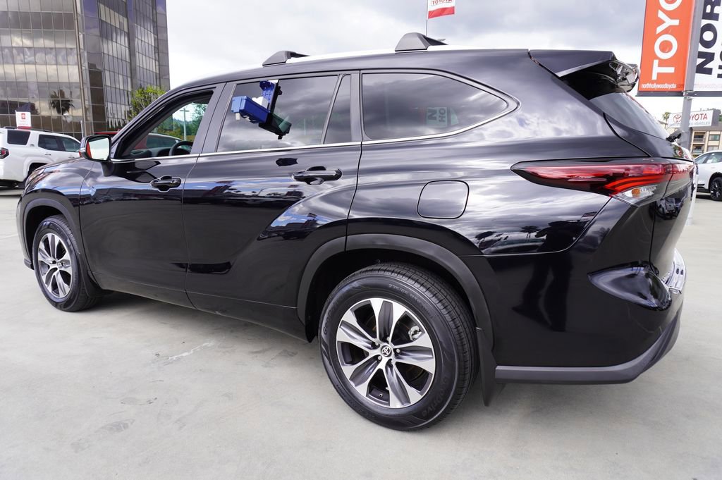 Certified 2024 Toyota Highlander XLE AWD/4WD image 5