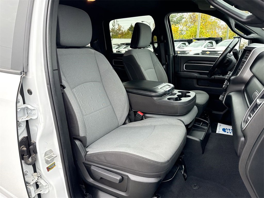 Used 2024 RAM 3500 Big Horn image 24