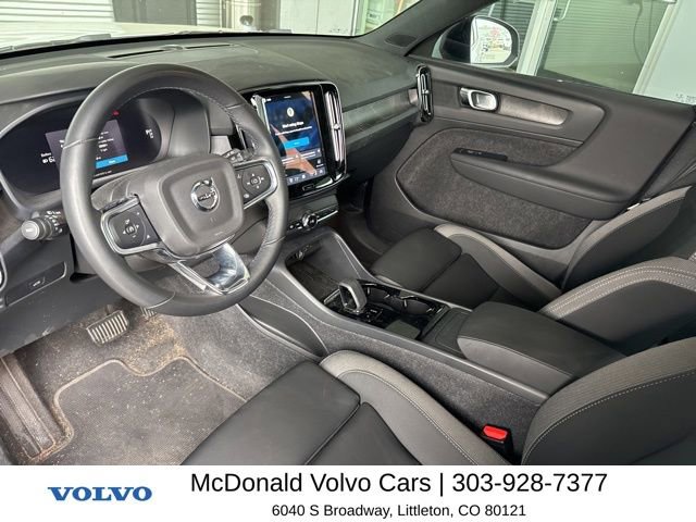 Used 2023 Volvo XC40 Recharge Core image 8