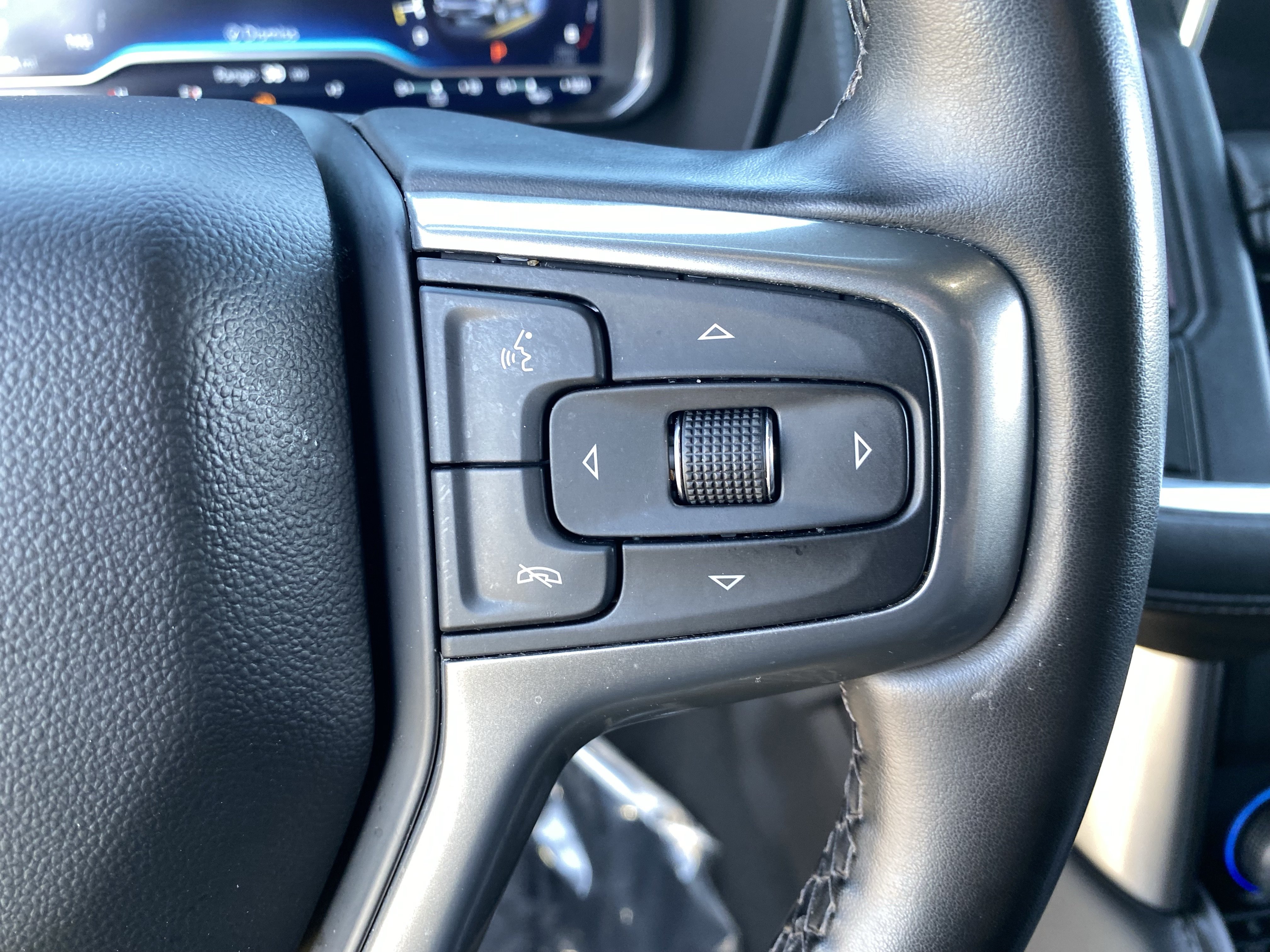 Used 2024 Chevrolet Suburban LT RWD image 31