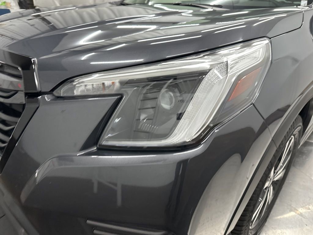 Used 2022 Subaru Forester Limited image 32