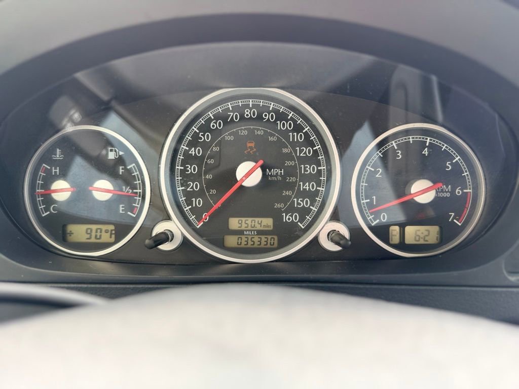 Used 2005 Chrysler Crossfire Limited image 29