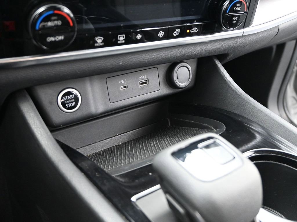 Used 2021 Nissan Rogue SV image 18