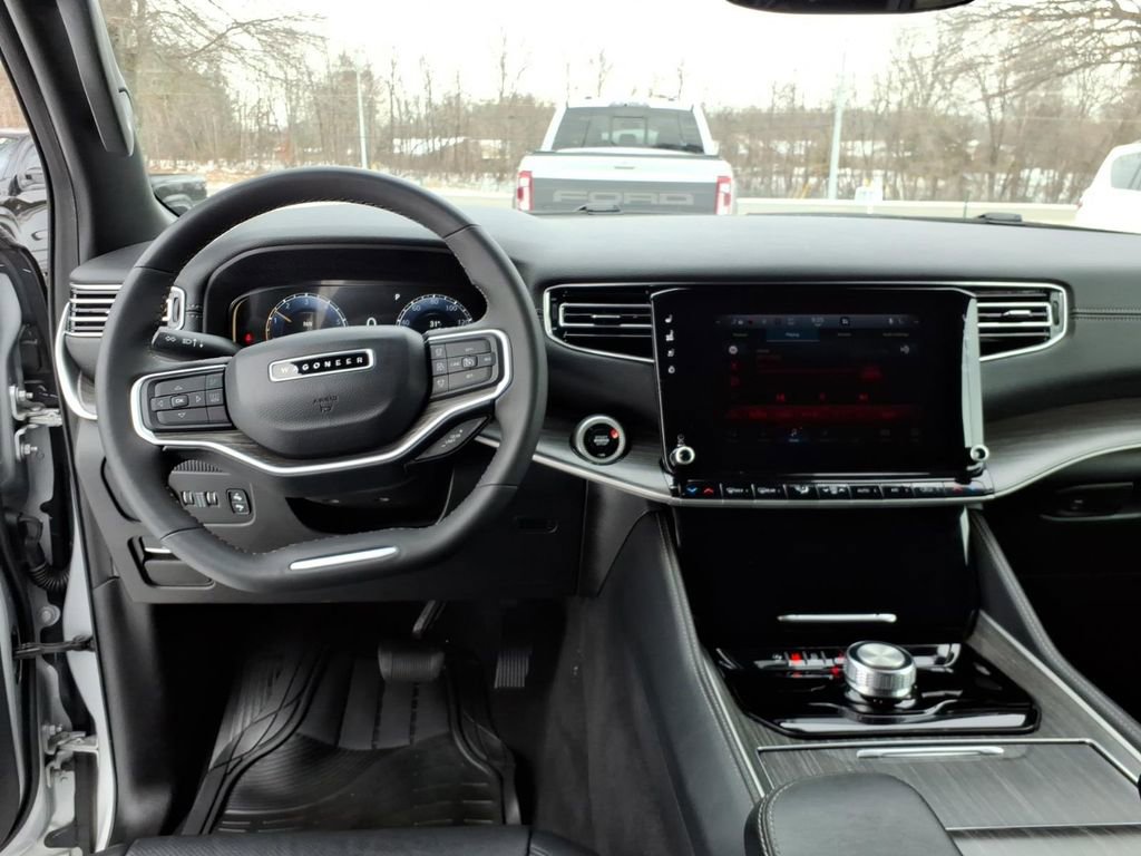 Used 2024 Jeep Wagoneer Series II w/ Flexible Seating Group RWD image 8