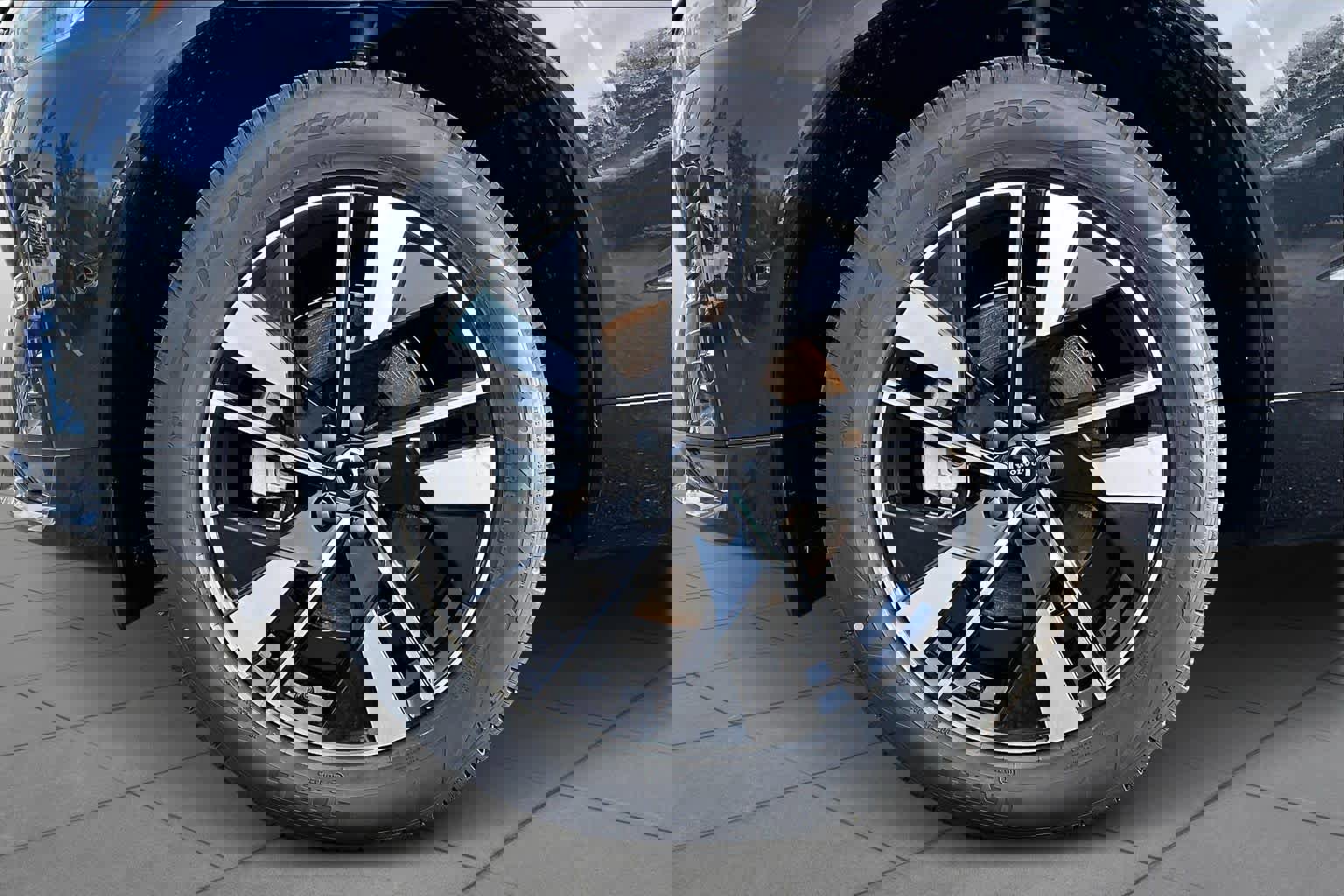 New 2026 Volvo XC60 B5 Plus w/ Protection Package Premier image 16