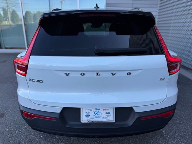 Used 2022 Volvo XC40 T4 R-Design w/ Advanced Package image 4