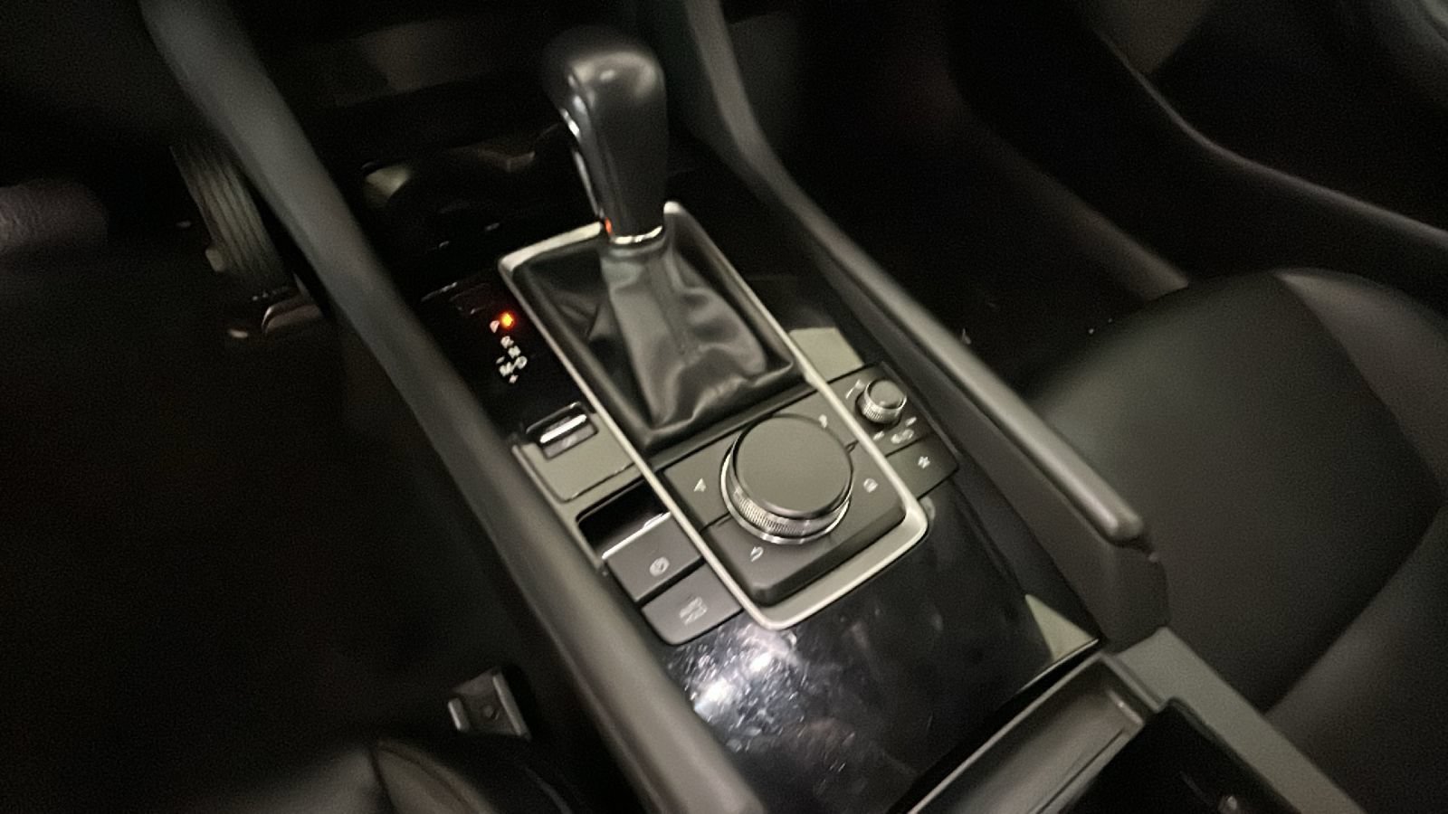 Used 2024 MAZDA MAZDA3 s FWD image 25