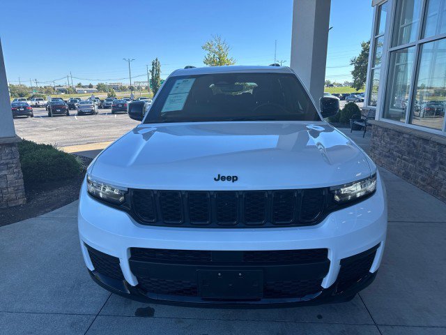 Used 2024 Jeep Grand Cherokee L Laredo image 3