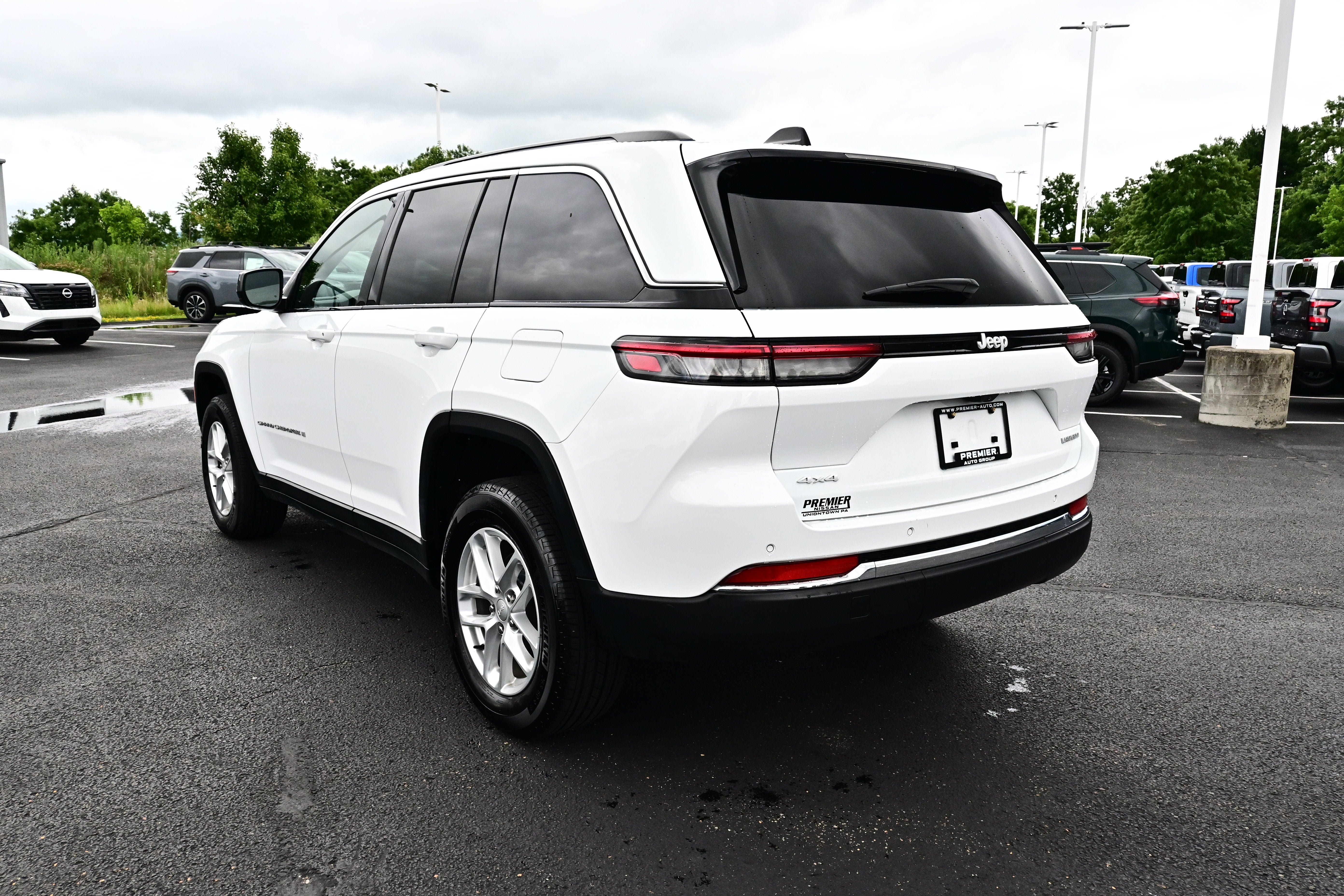Used 2024 Jeep Grand Cherokee Laredo X AWD/4WD image 6