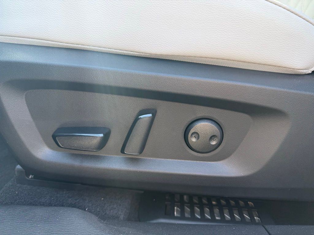 New 2025 Mitsubishi Outlander SEL image 21