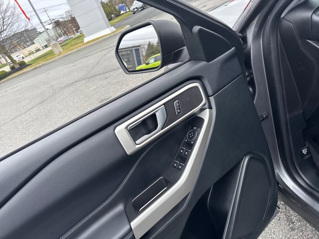 Used 2023 Ford Explorer XLT w/ Equipment Group 202A AWD/4WD image 18