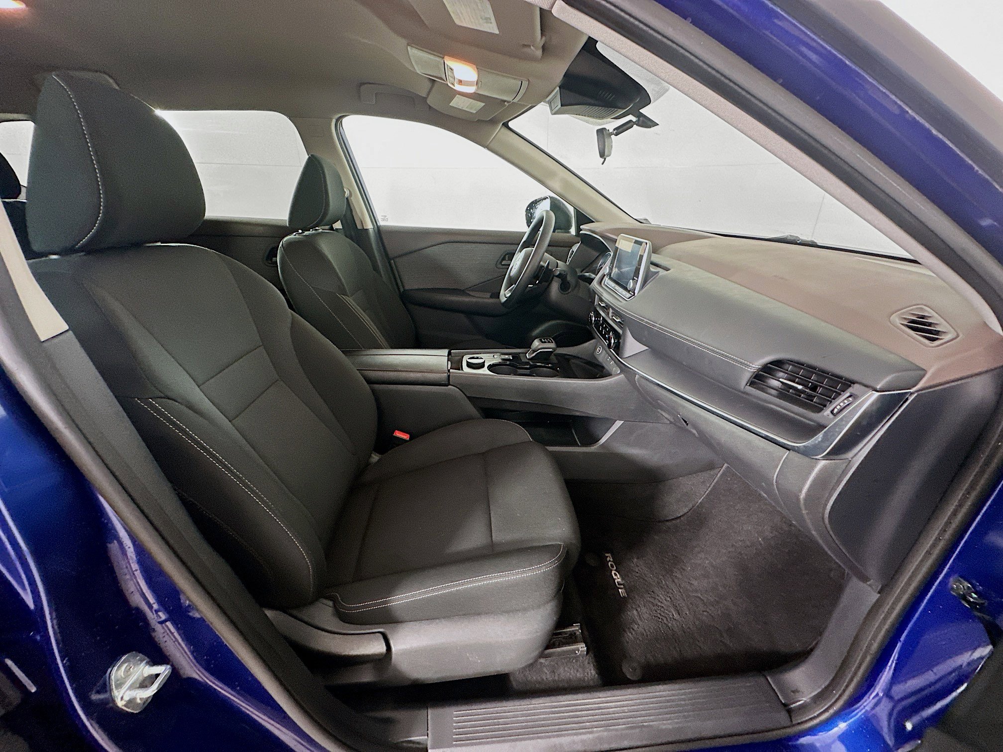 Used 2023 Nissan Rogue S AWD/4WD image 29