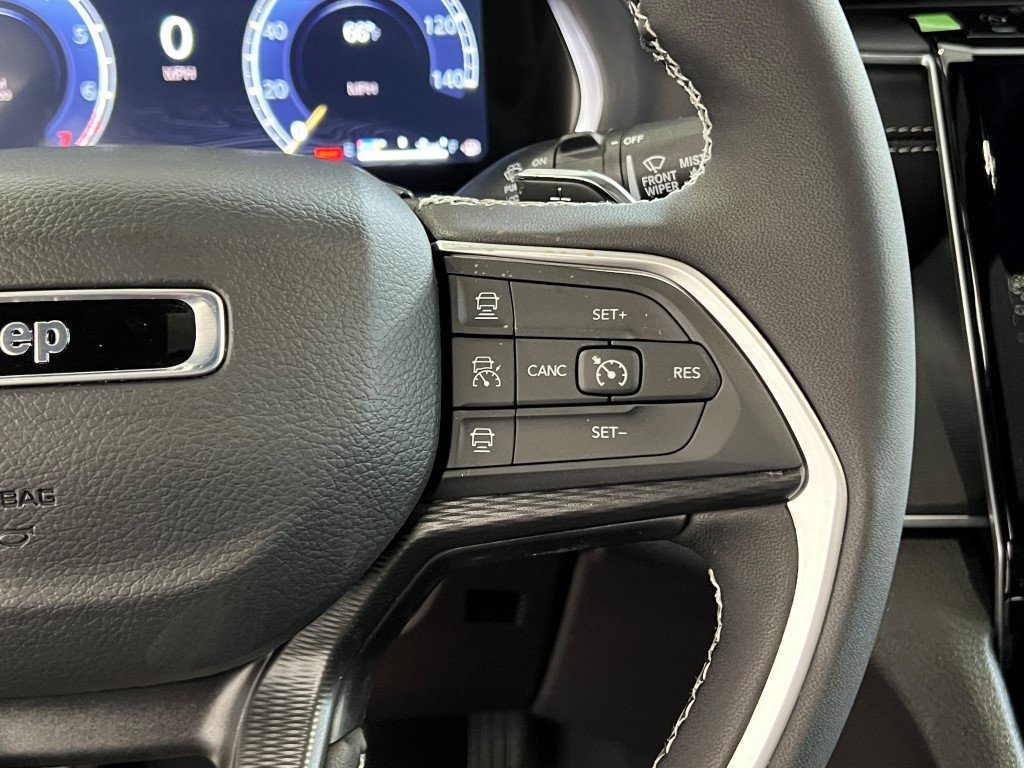 New 2025 Jeep Grand Cherokee Altitude image 16