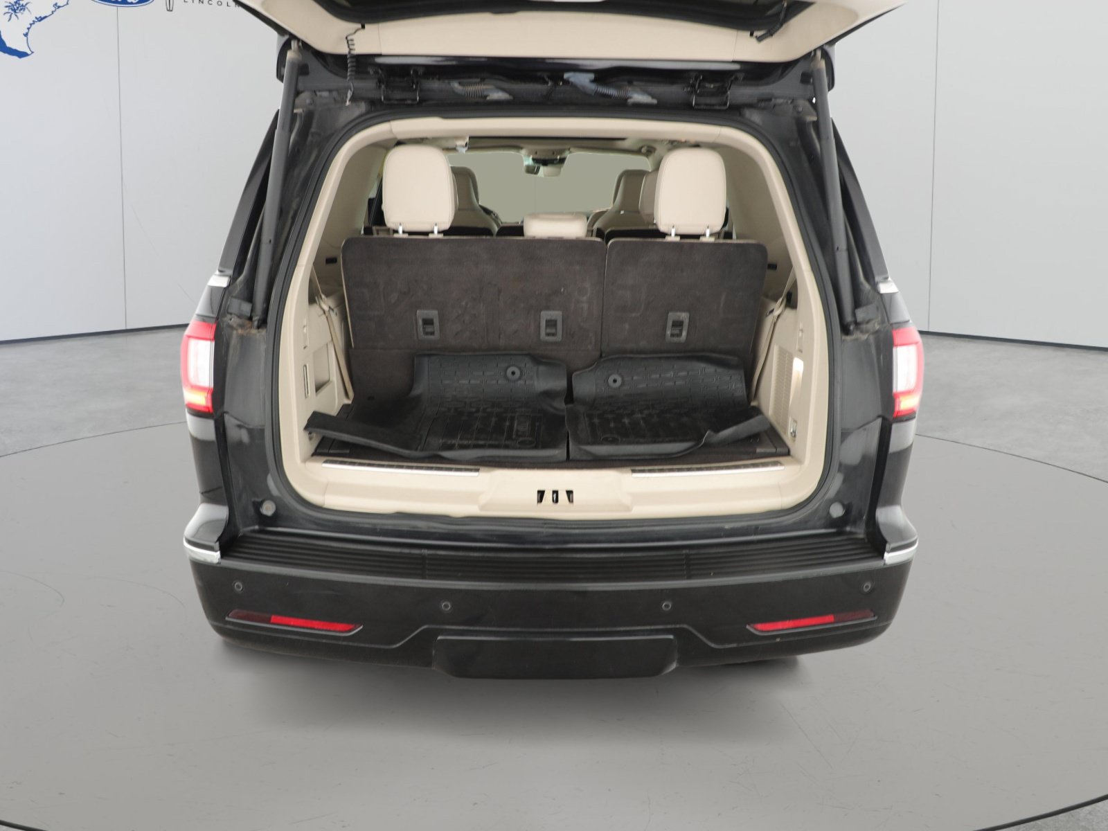 Used 2021 Lincoln Navigator Reserve AWD/4WD image 5