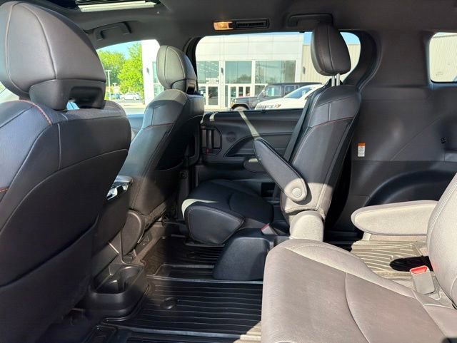 Used 2023 Toyota Sienna XSE AWD/4WD image 29