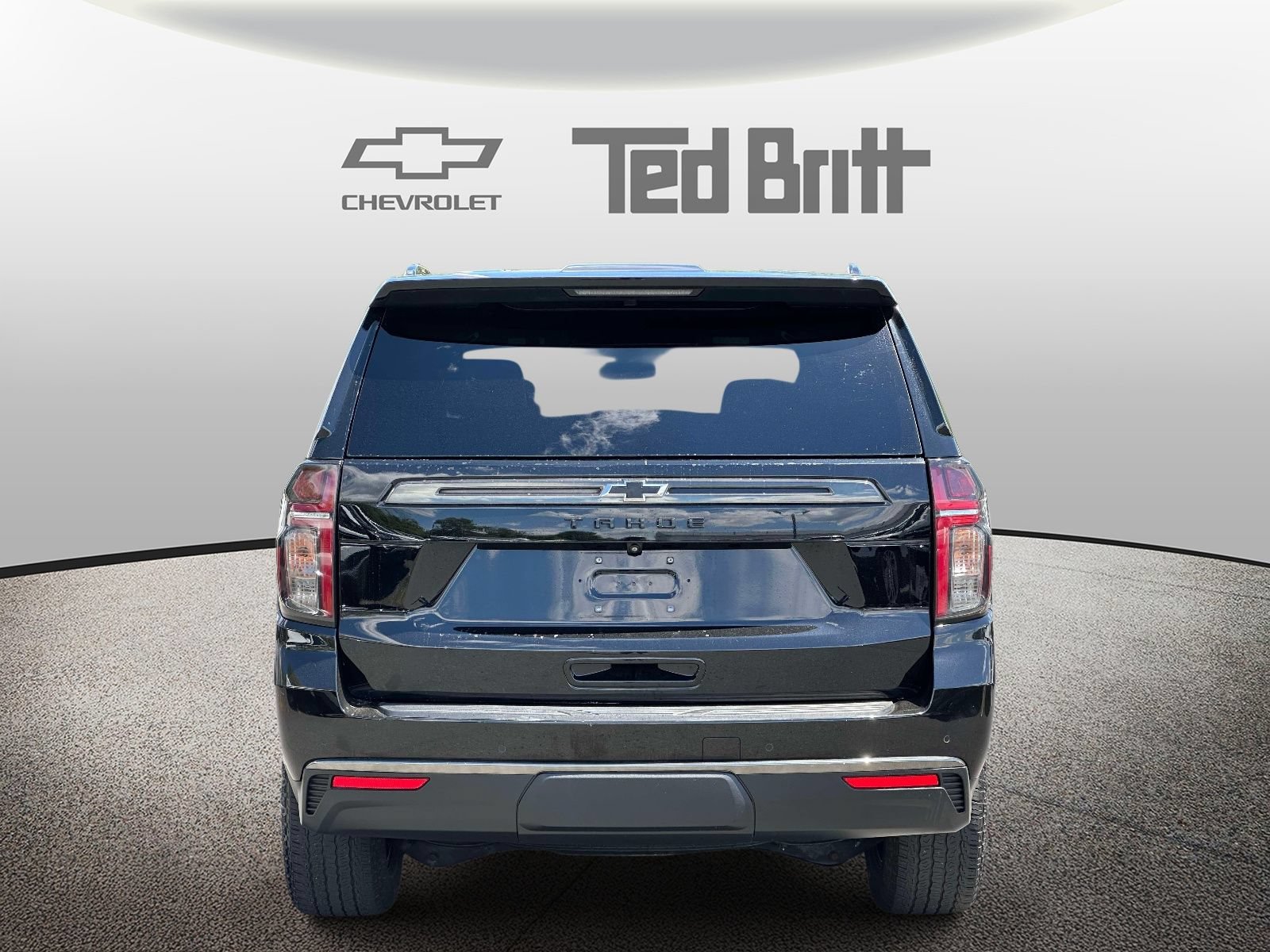 Used 2022 Chevrolet Tahoe Z71 w/ Luxury Package AWD/4WD image 5
