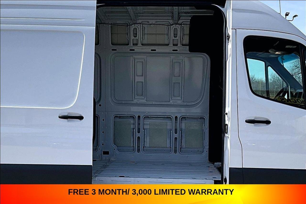 Used 2024 Mercedes-Benz Sprinter 2500 w/ Acoustic Package image 34